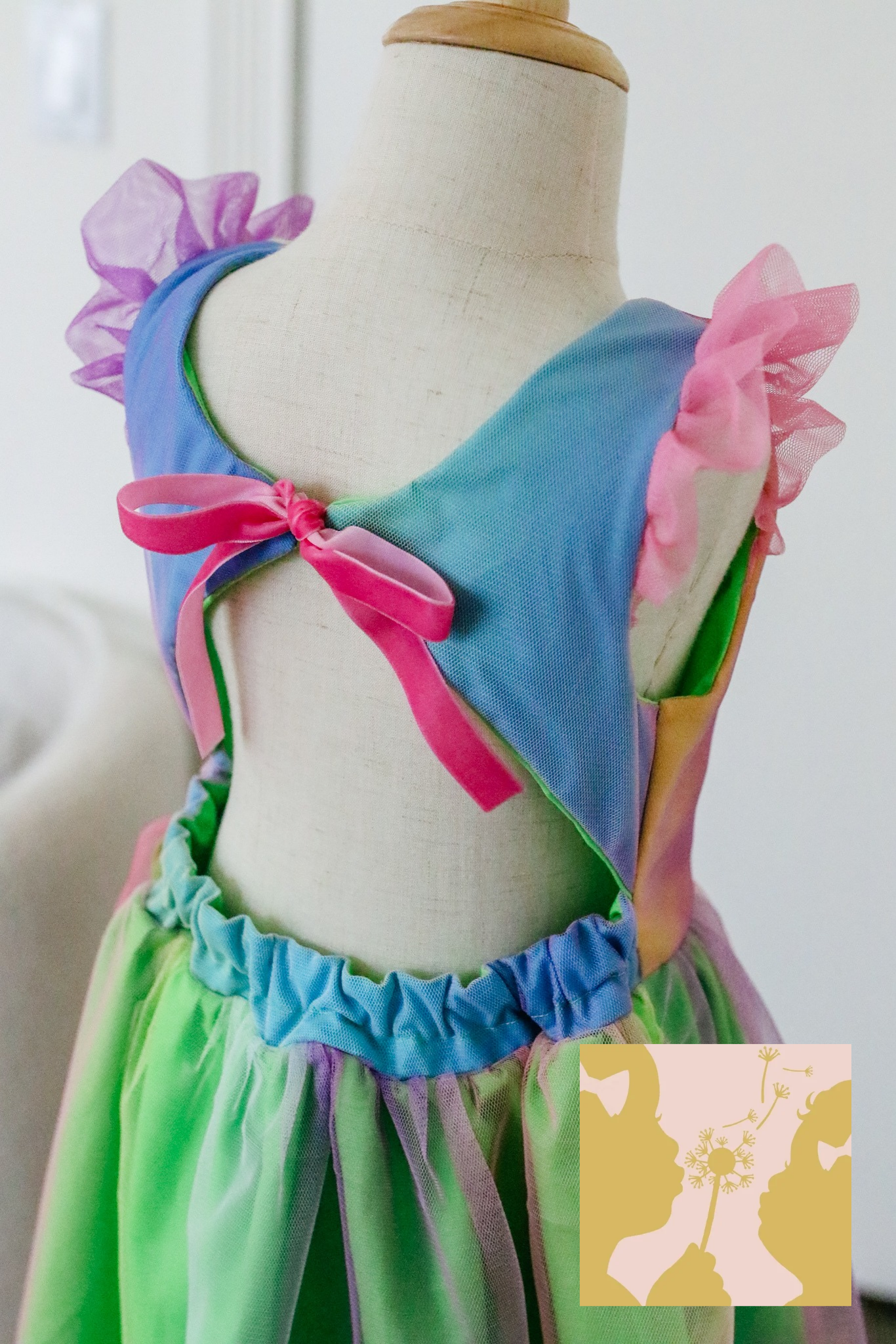 Neon Dreamscape size 6 (RTS)